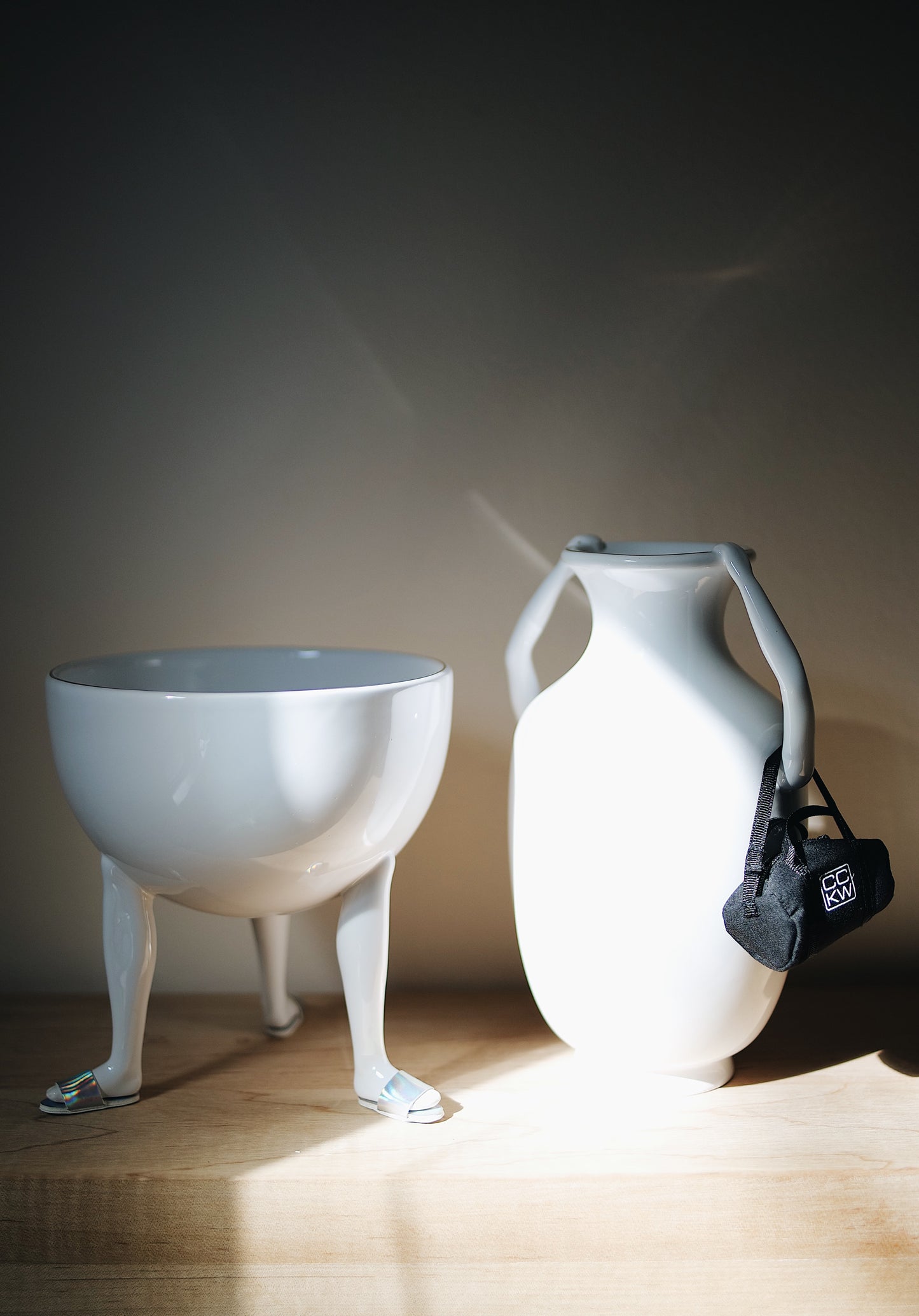 Arm Vase with Banker Bag